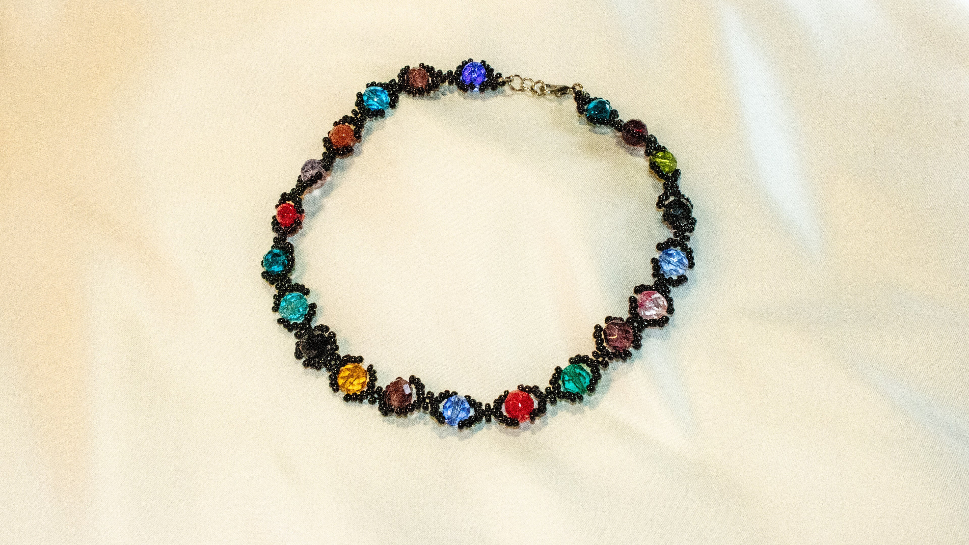 Collier Perlé Multicolore Ras le Cou