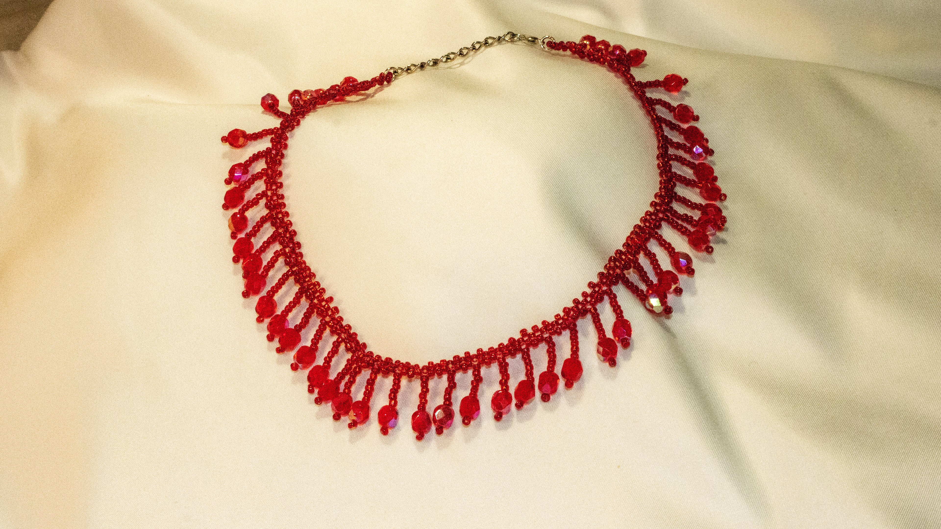 Collier Perles Franges Rouges