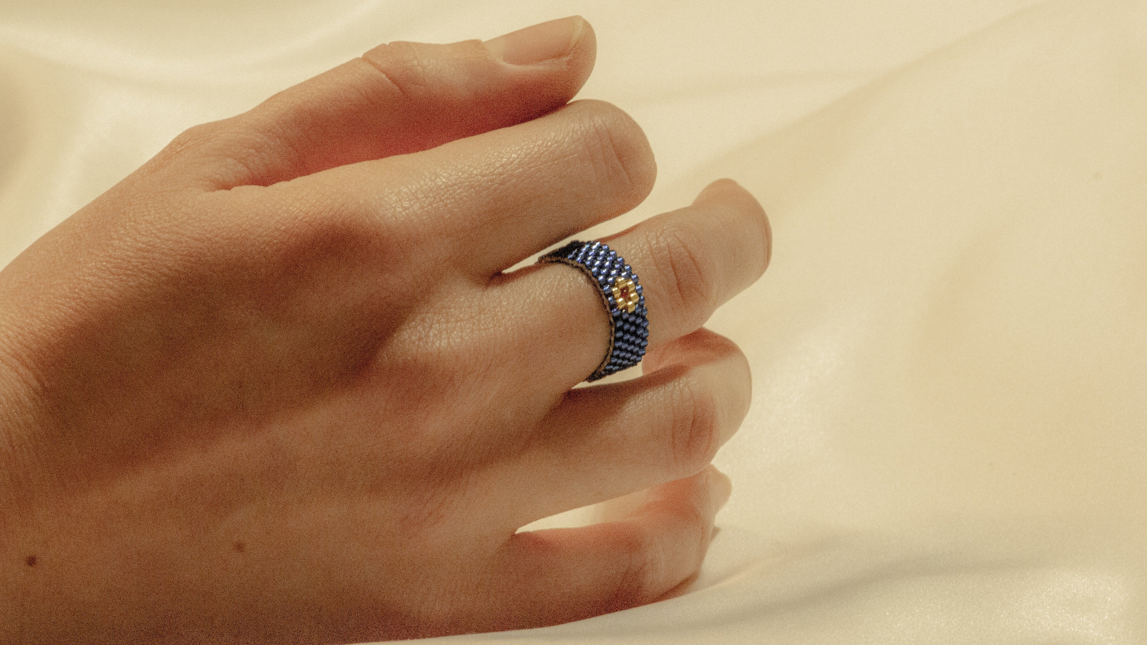Bague Bleu Tissée Motif Fleur