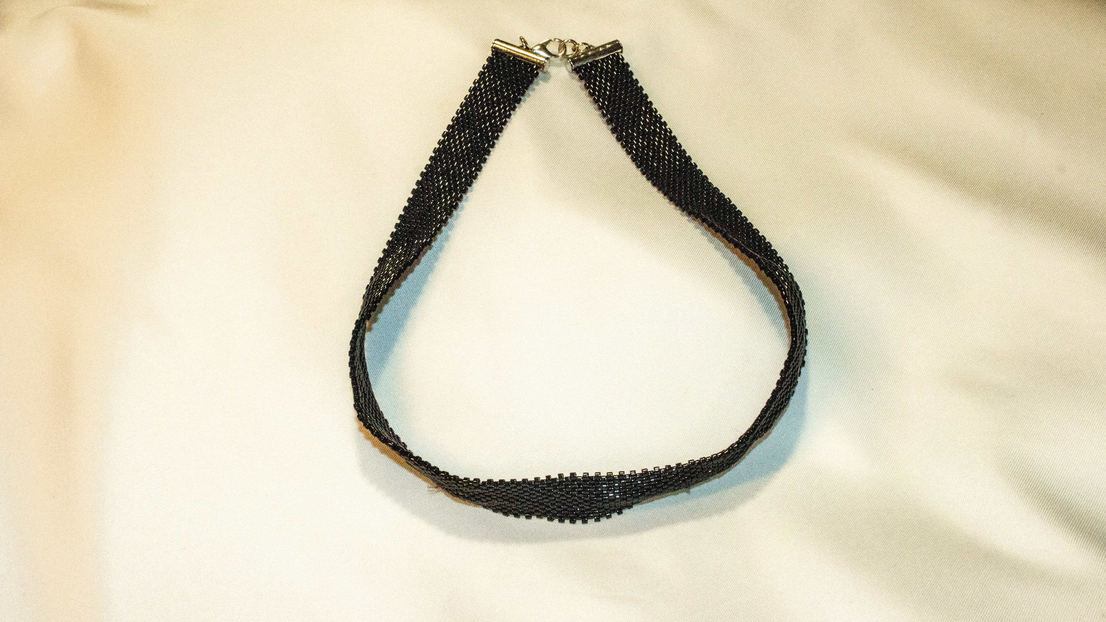 Collier Perlé Noir Ras le Cou